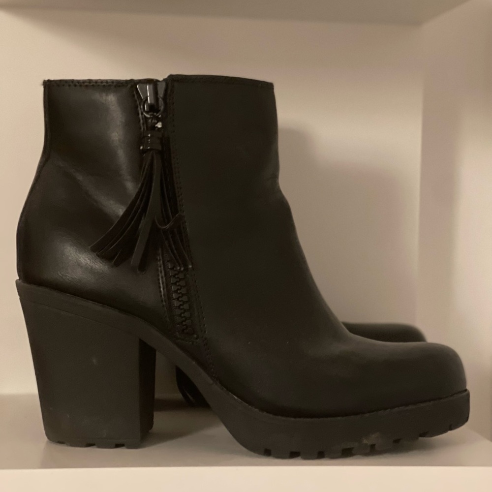 Black heeled boots size 9